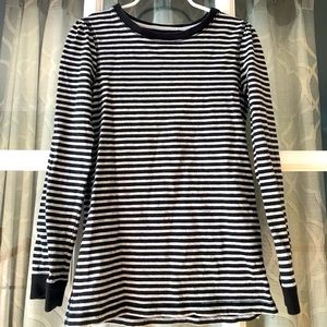Gap size 6-7 black stripe long sleeve cotton tee in EUC. No defects, excellent!